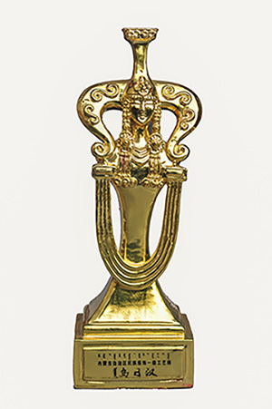 內蒙古自治區(qū)民族服飾一級工藝師烏日汗