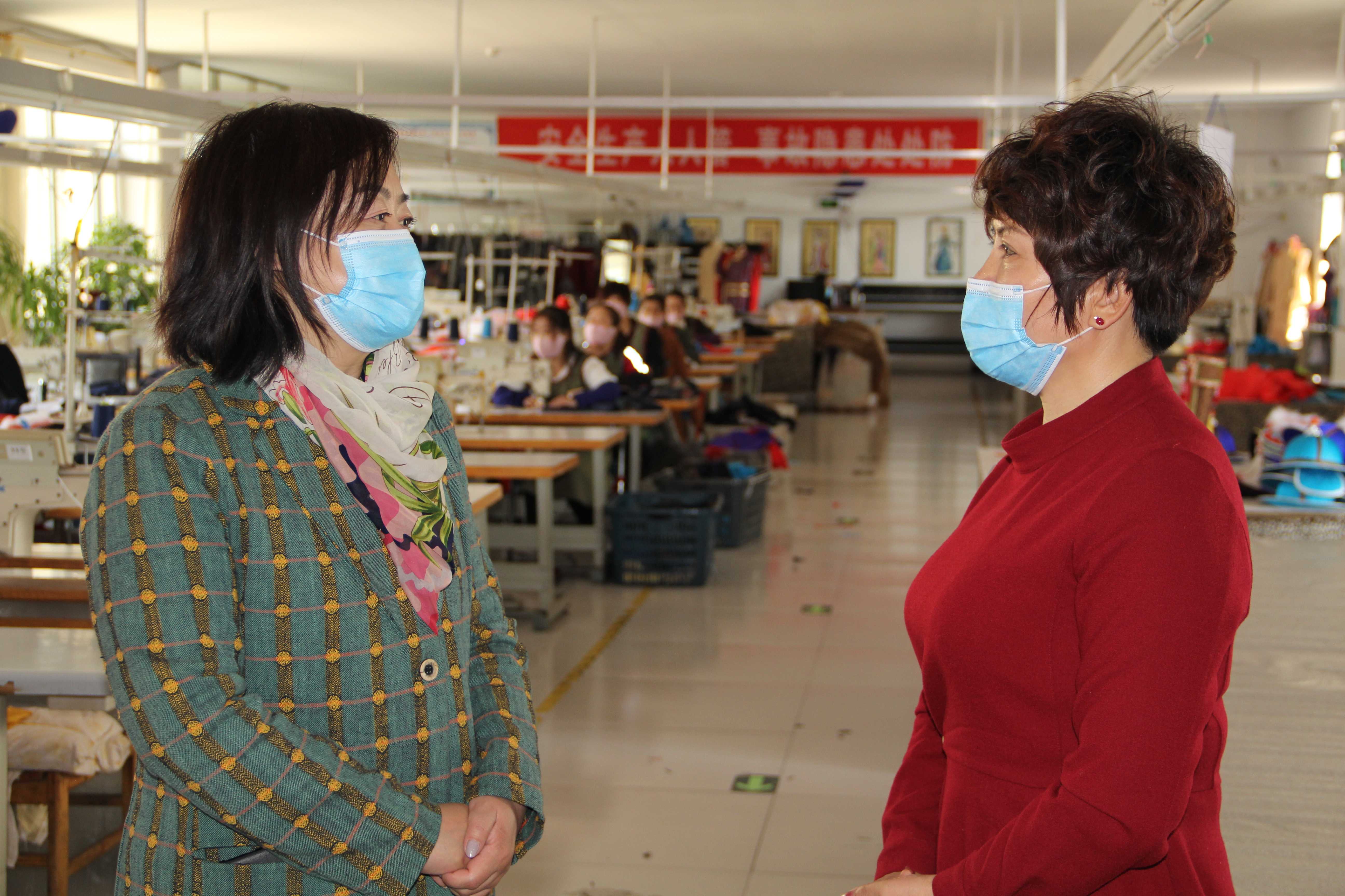 呼和浩特市婦聯(lián)深入內(nèi)蒙古德利源民族服飾有限公司開展“草原巾幗脫貧行動(dòng)”專題調(diào)研