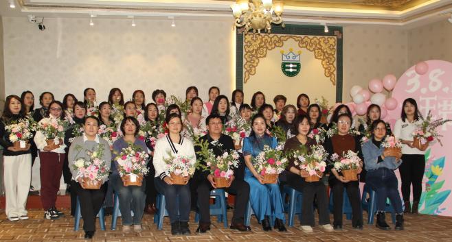 慶賀三八婦女節(jié)，德利源公司開展“溫暖三月、花漾巾幗”主題茶話、插花沙龍活動(dòng)